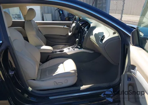 2011 Audi A5 2.0T Premium z USA, uszkodzony, nr VIN WAULFAFR3BA008076